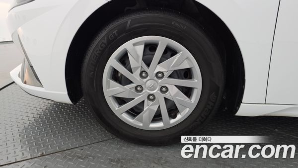 Hyundai Elantra 2022, фото 5
