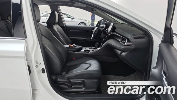 Toyota Camry 2024, фото 16