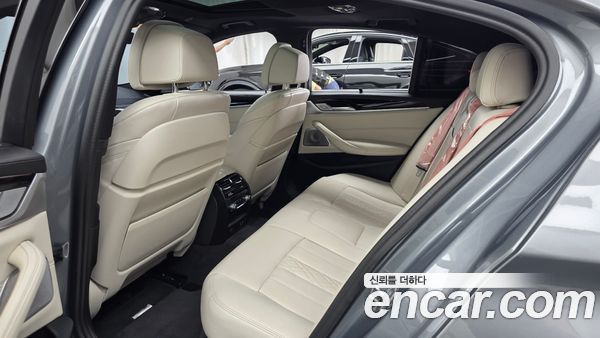 BMW 5 Series 2023, фото 16