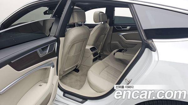 Audi A7 2022, фото 15