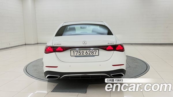 Mercedes-Benz E-Class 2025, фото 5