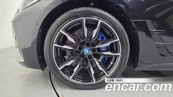 BMW i4 2024, фото 4