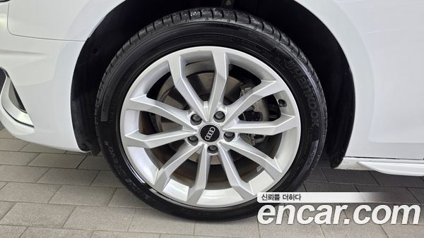 Audi A4 2023, фото 5
