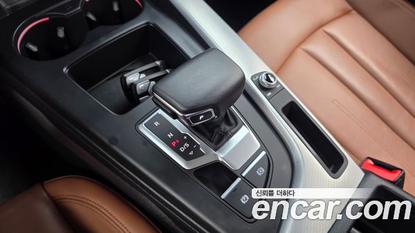 Audi A4 2023, фото 12