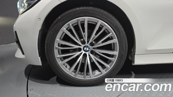 BMW 3 Series 2021, фото 4