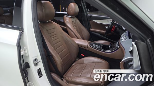 Mercedes-Benz E-Class 2021, фото 16