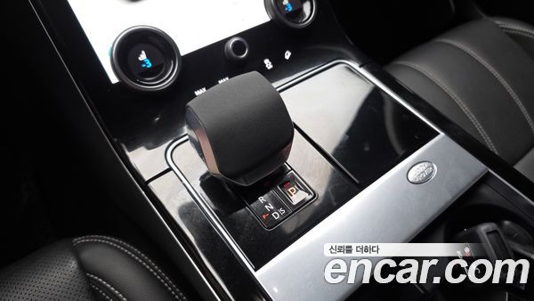 Land Rover Range Rover Velar 2021, фото 12