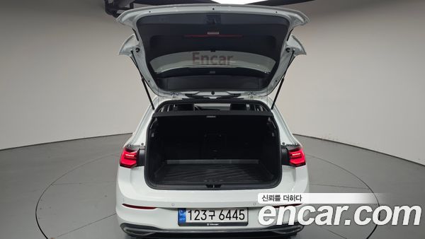 Volkswagen Golf 2023, фото 25