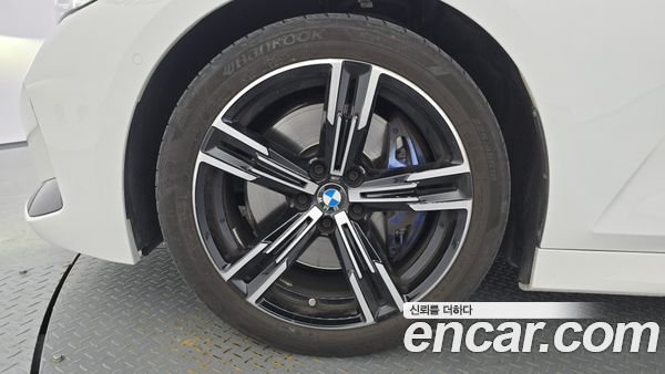 BMW 3 Series 2024, фото 5