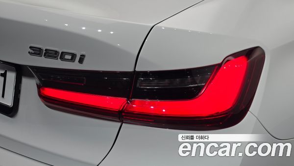 BMW 3 Series 2024, фото 9