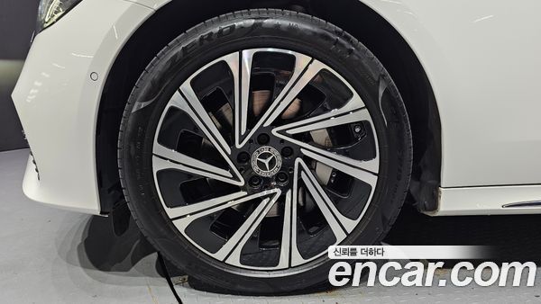 Mercedes-Benz E-Class 2026, фото 5