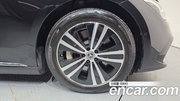 Mercedes-Benz EQE 2023, фото 5