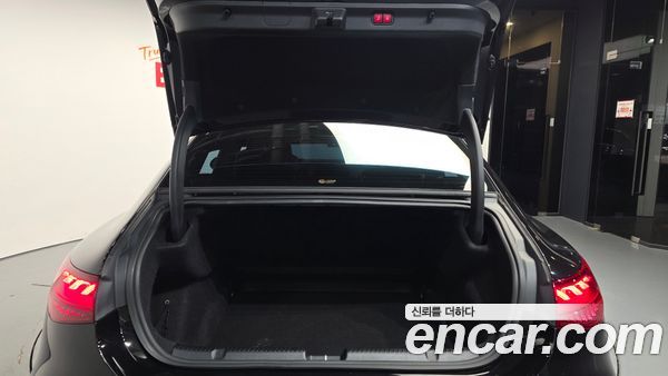 Mercedes-Benz EQE 2023, фото 26