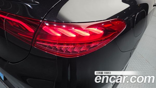 Mercedes-Benz EQE 2023, фото 9