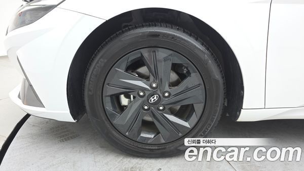 Hyundai Elantra 2023, фото 5