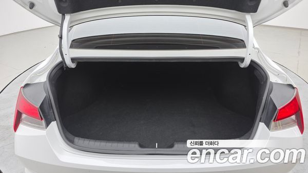 Hyundai Elantra 2023, фото 20