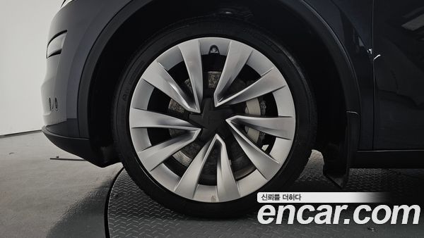 Tesla Model Y 2025, фото 4