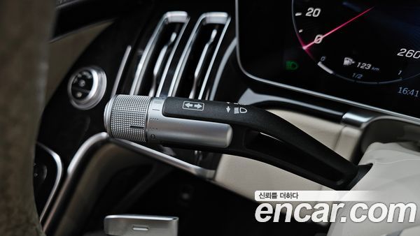 Mercedes-Benz S-Class 2023, фото 30