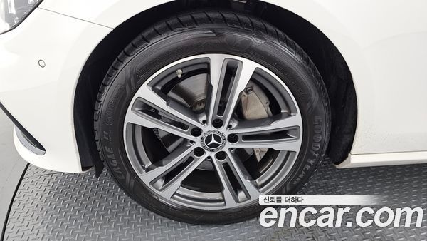 Mercedes-Benz E-Class 2021, фото 5