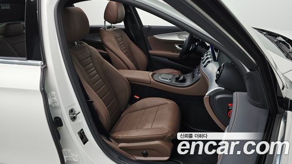 Mercedes-Benz E-Class 2021, фото 16