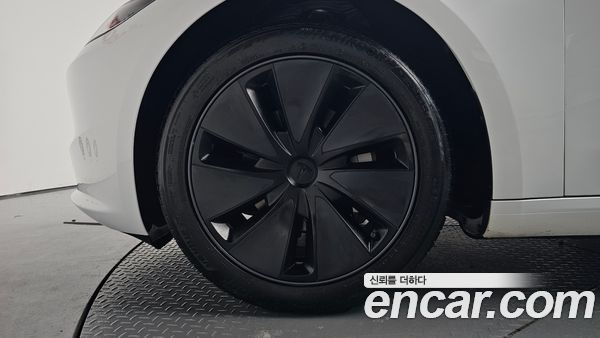 Tesla Model 3 2025, фото 4