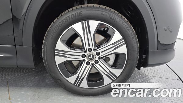 Mercedes-Benz EQB 2026, фото 4