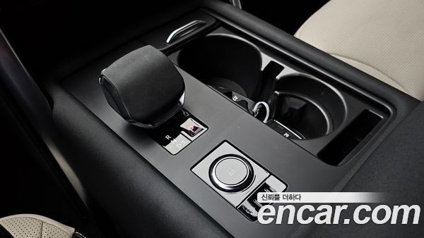 Land Rover Discovery 2023, фото 12