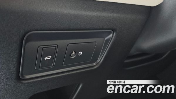 Land Rover Discovery 2023, фото 27
