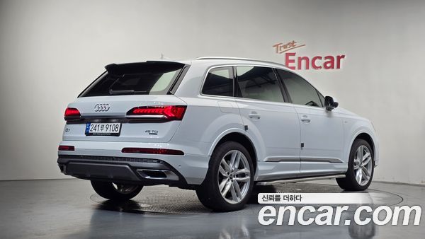 Audi Q7 2023, фото 2