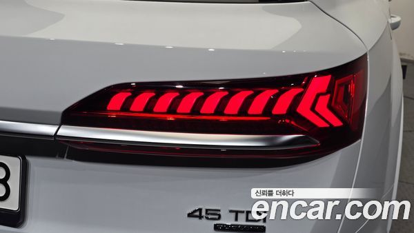 Audi Q7 2023, фото 9