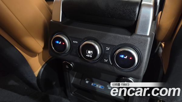 Land Rover Discovery 2020, фото 29