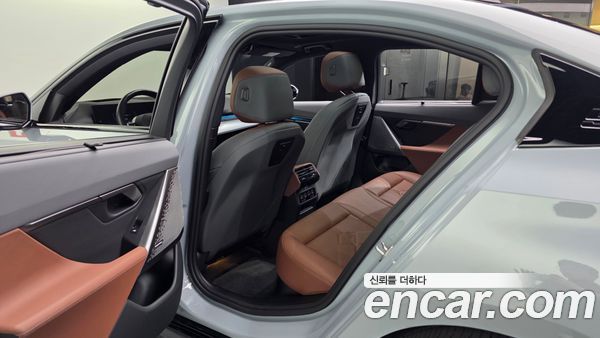 BMW 5 Series 2024, фото 15