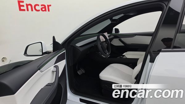 Tesla Model Y 2026, фото 13