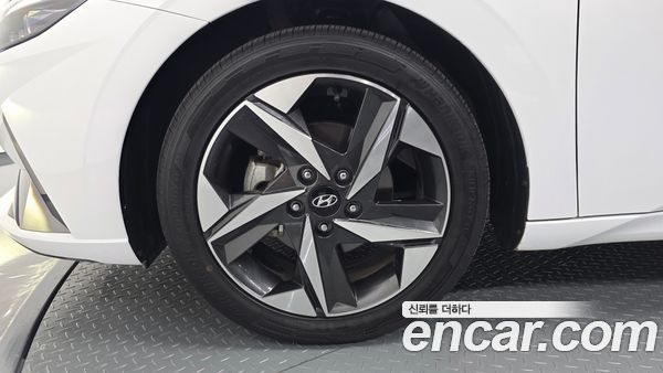 Hyundai Elantra 2023, фото 4
