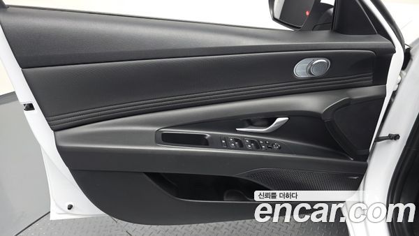 Hyundai Elantra 2023, фото 13