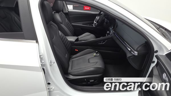 Hyundai Elantra 2023, фото 15
