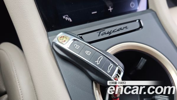 Porsche Taycan 2023, фото 28