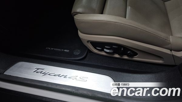 Porsche Taycan 2023, фото 31