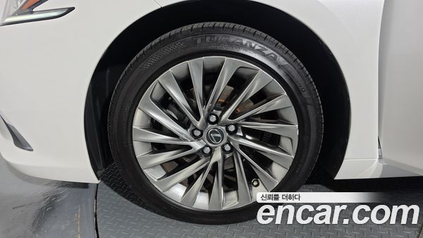 Lexus ES 2021, фото 5