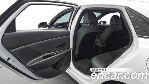Hyundai Elantra 2024, фото 16