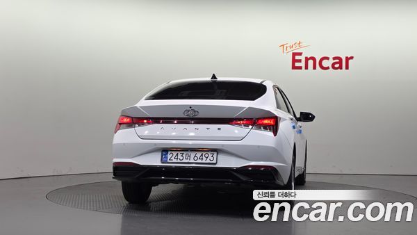 Hyundai Elantra 2022, фото 4
