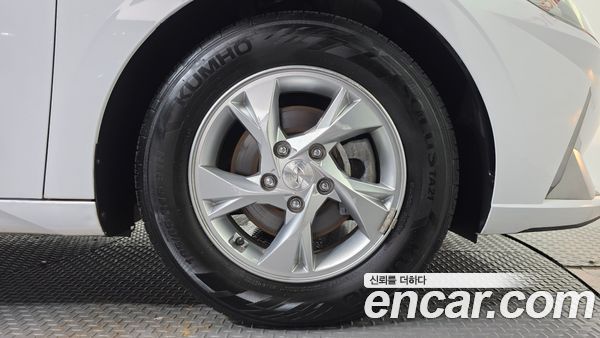 Hyundai Elantra 2022, фото 5
