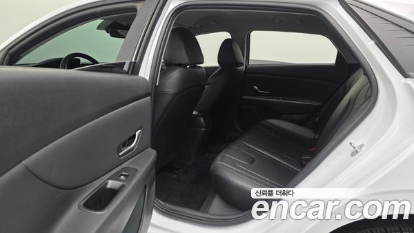 Hyundai Elantra 2022, фото 17