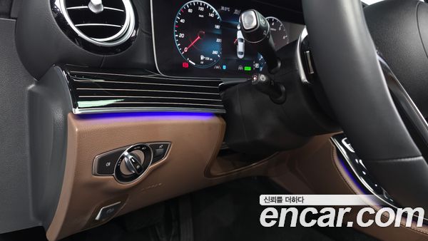 Mercedes-Benz E-Class 2021, фото 30