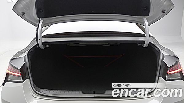 Hyundai Elantra 2023, фото 20