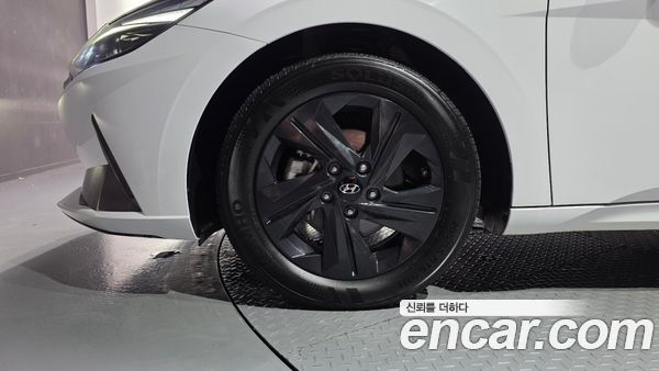 Hyundai Elantra 2023, фото 5