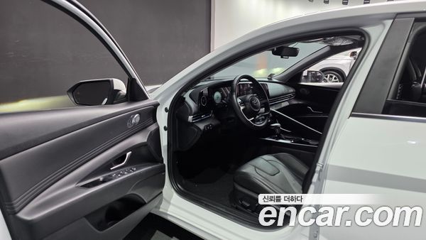 Hyundai Elantra 2023, фото 10