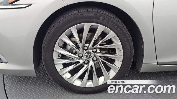 Lexus ES 2023, фото 5