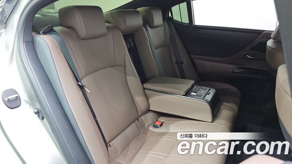 Lexus ES 2023, фото 32