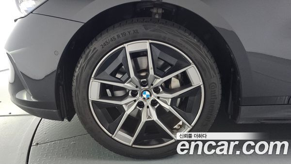 BMW 5 Series 2024, фото 5